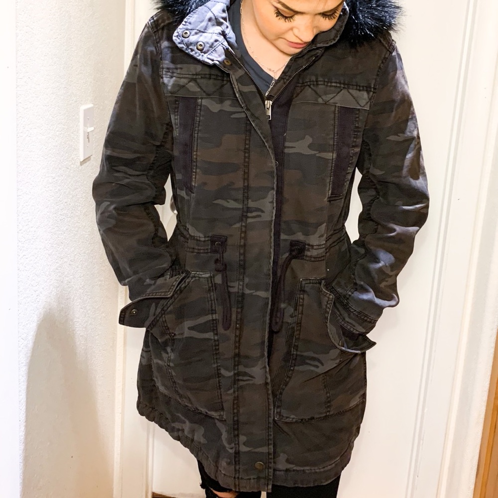 NEVER WORN American eagle trench cargo jacket